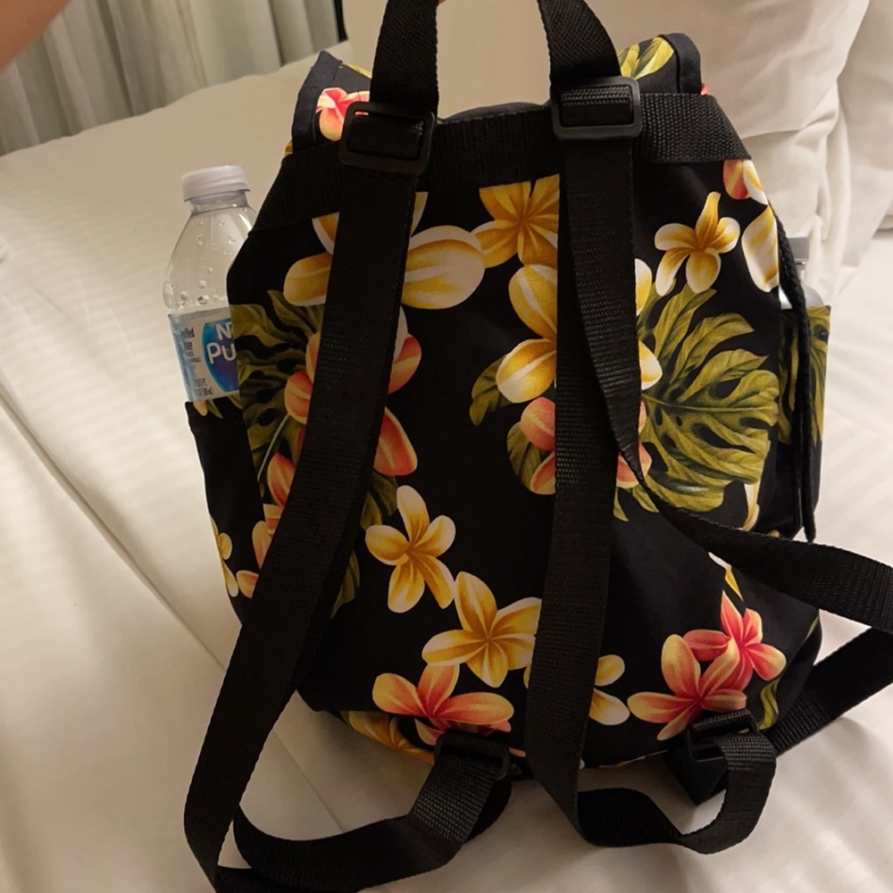 Small/compact backpack - Picture 2 of 5